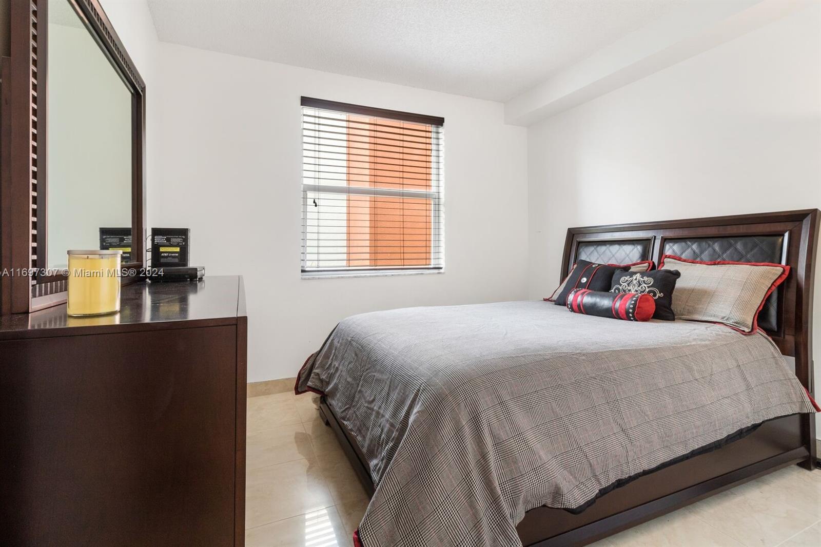 PORTO BELLAGIO CONDO - Residential