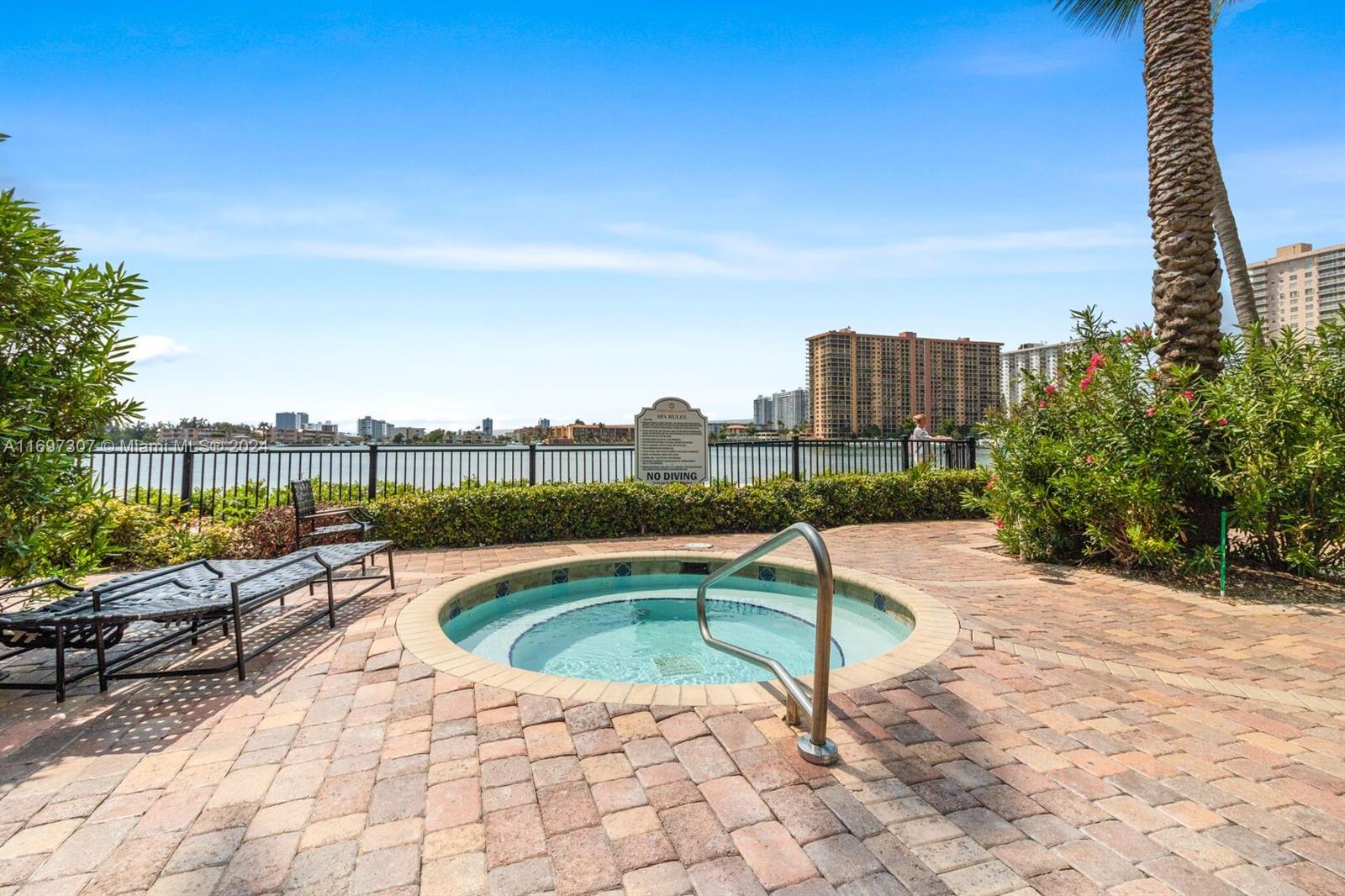 PORTO BELLAGIO CONDO - Residential