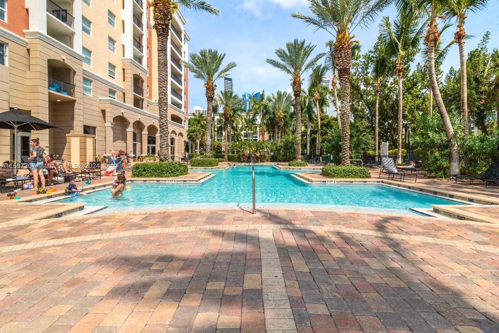 PORTO BELLAGIO CONDO - Residential