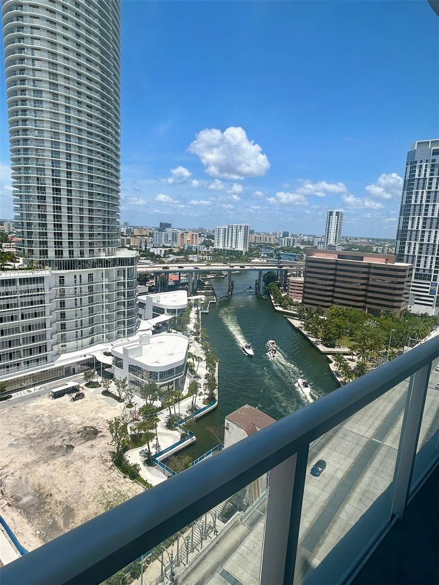 LATITUDE ON THE RIVER - Residential