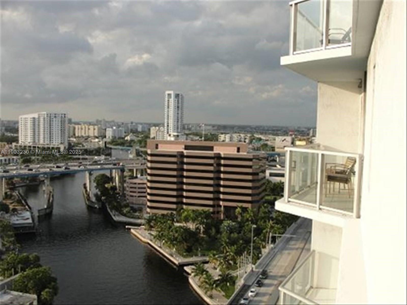 LATITUDE ON THE RIVER - Residential