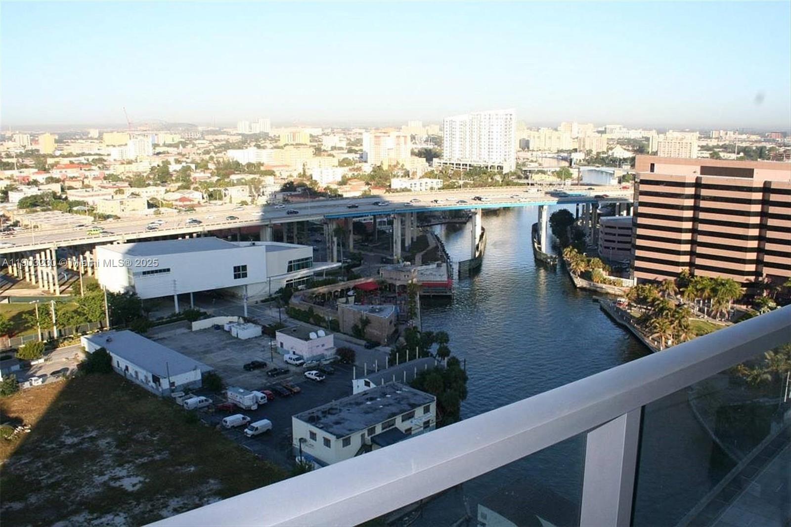 LATITUDE ON THE RIVER - Residential