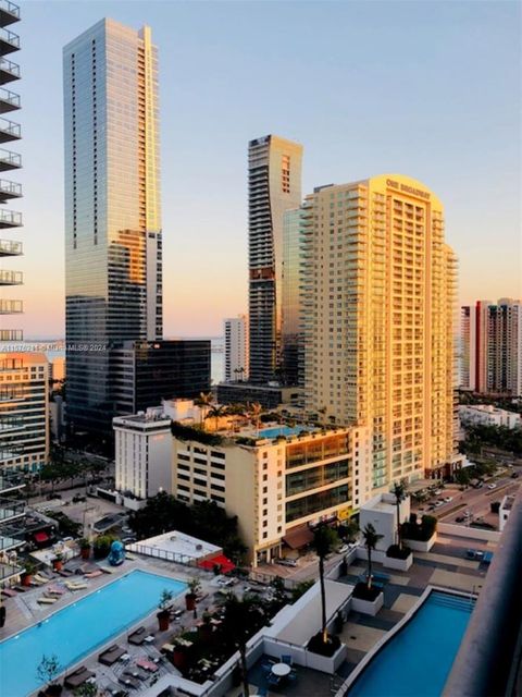 Condominium in Miami FL 60 13th St St 7.jpg
