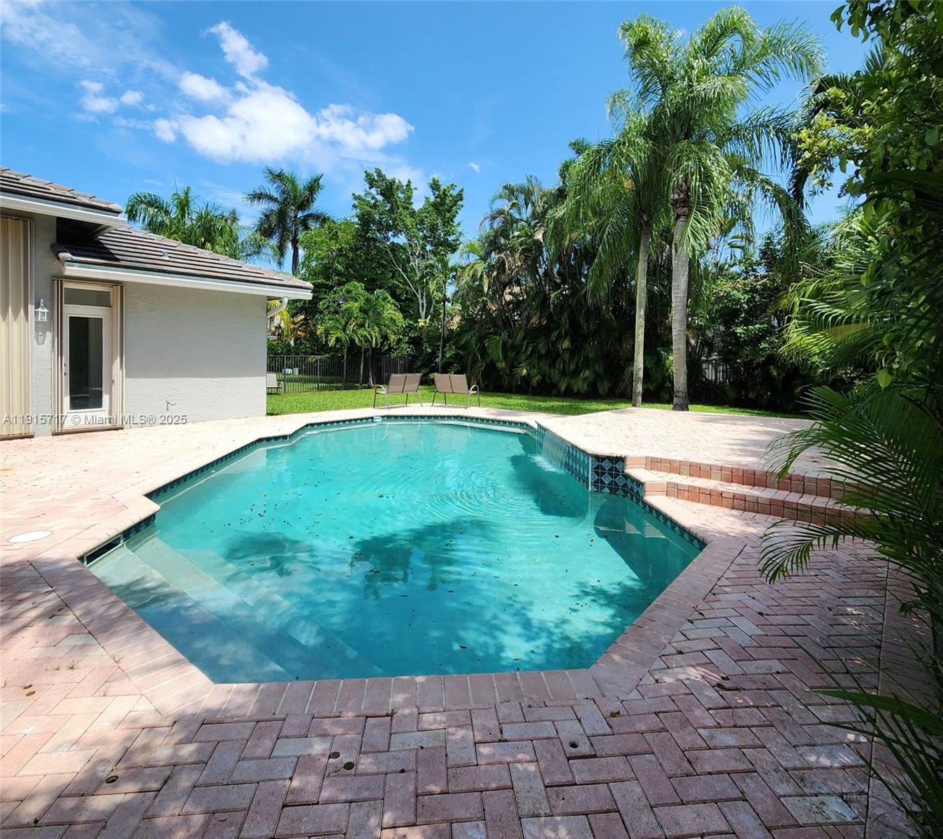 THE ISLANDS - Residential