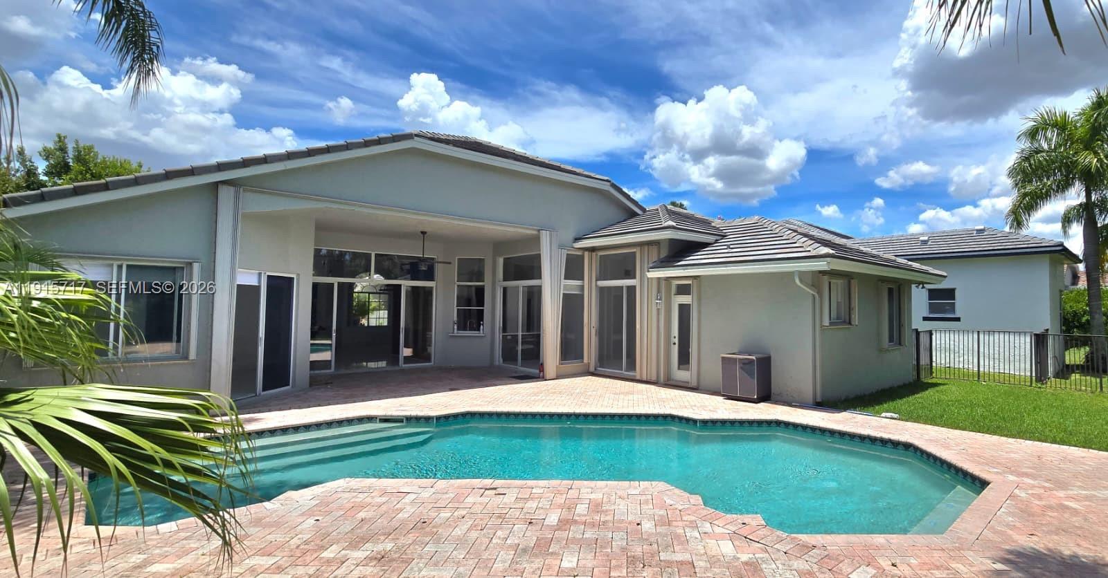 THE ISLANDS - Residential