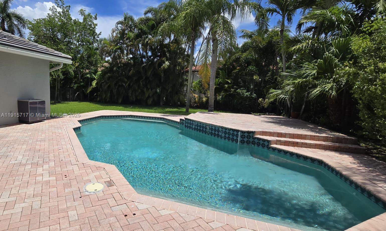 THE ISLANDS - Residential