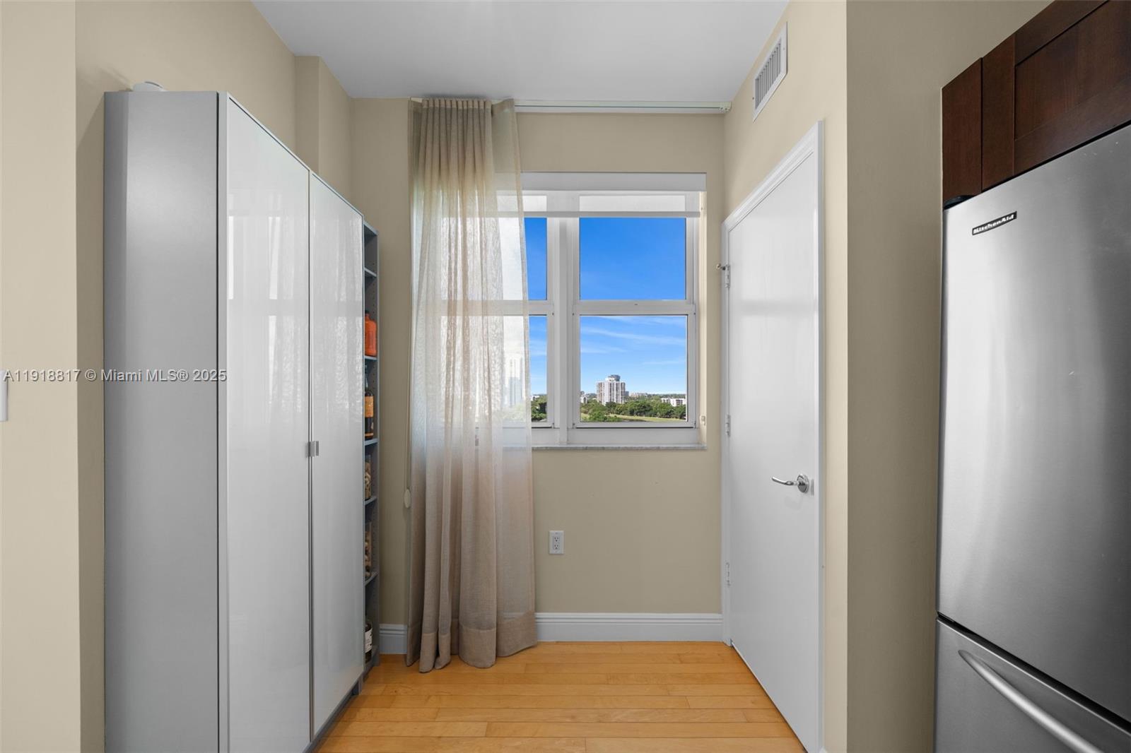 TURNBERRY VLG NO TOWER CO - Residential Lease