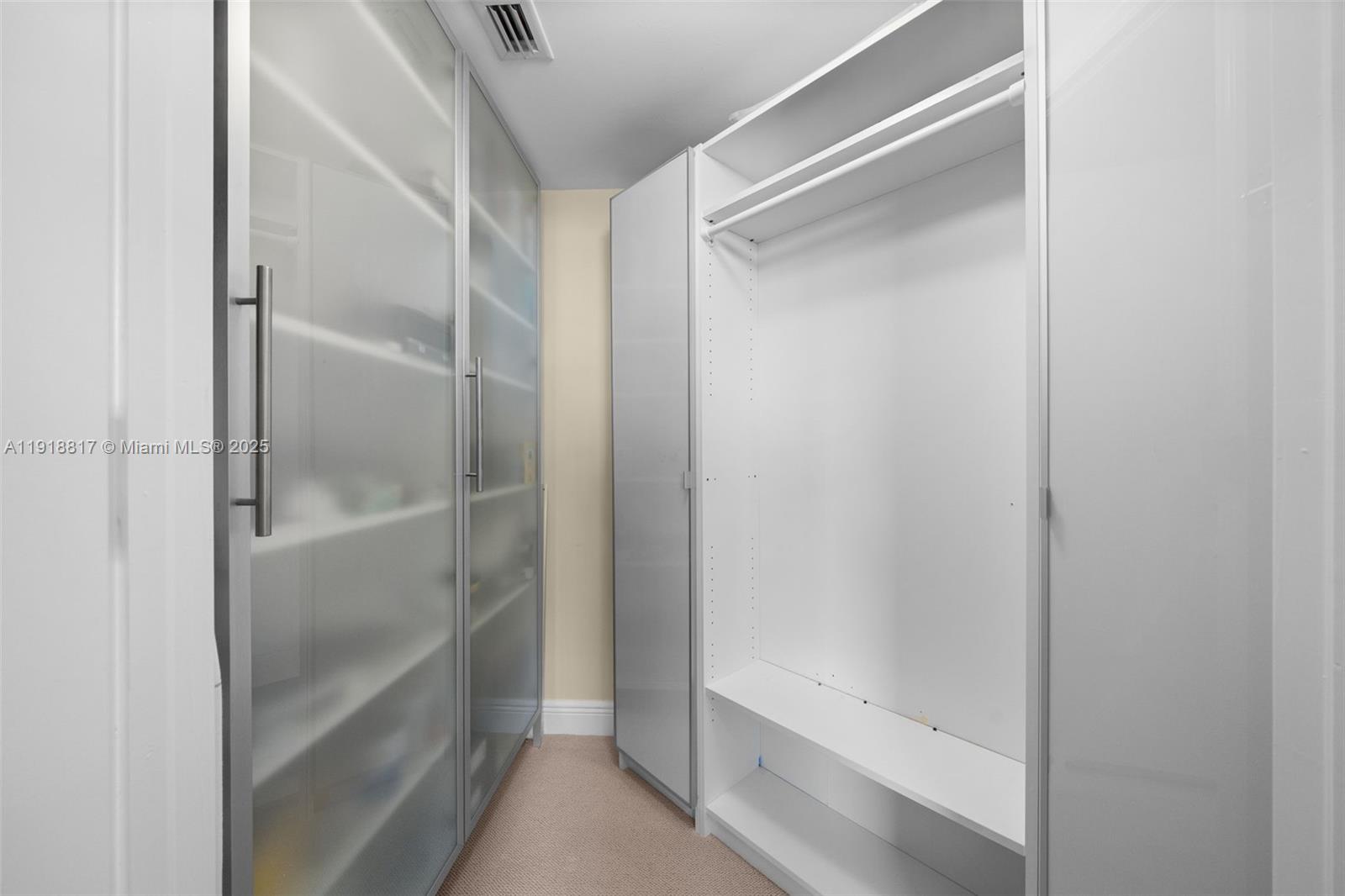 TURNBERRY VLG NO TOWER CO - Residential Lease