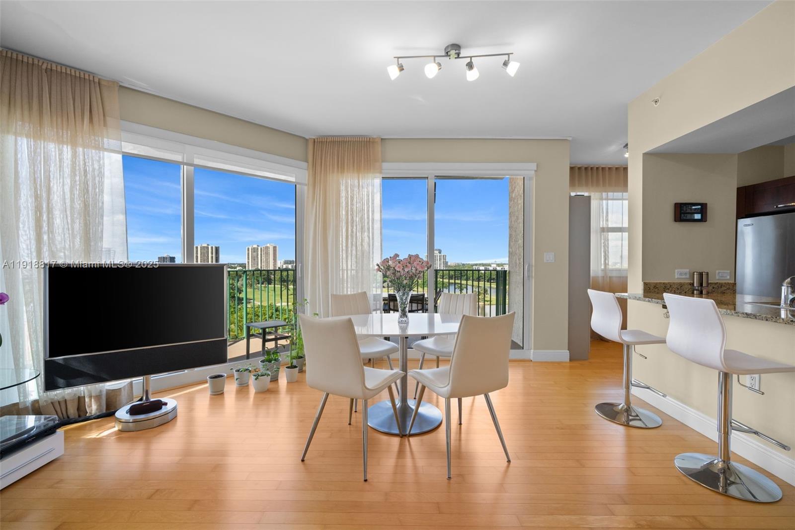 20000 E Country Club Dr 1002