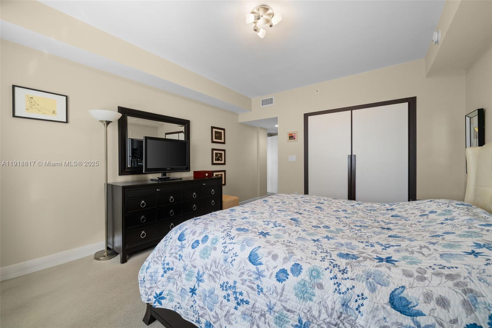 TURNBERRY VLG NO TOWER CO - Residential Lease