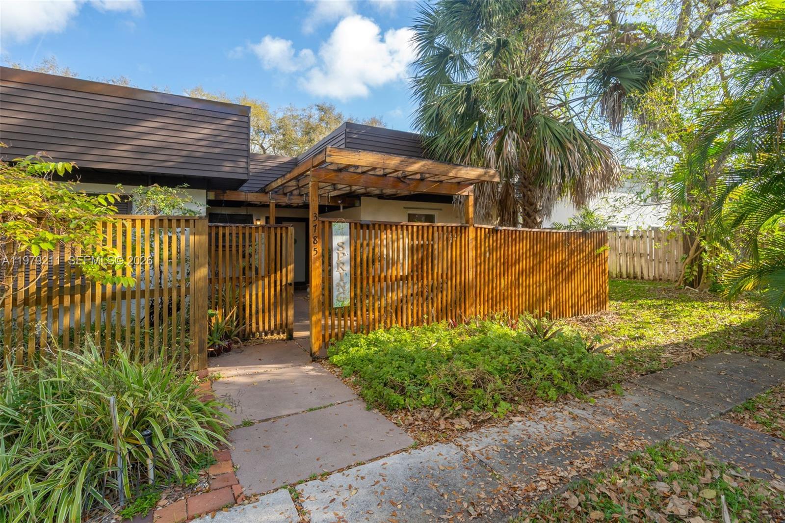 HOLLYWOOD GARDENS - Residential