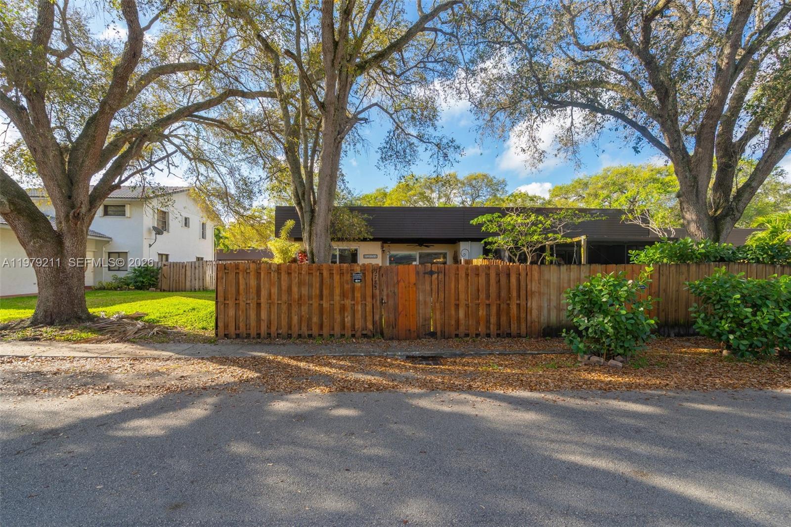 HOLLYWOOD GARDENS - Residential