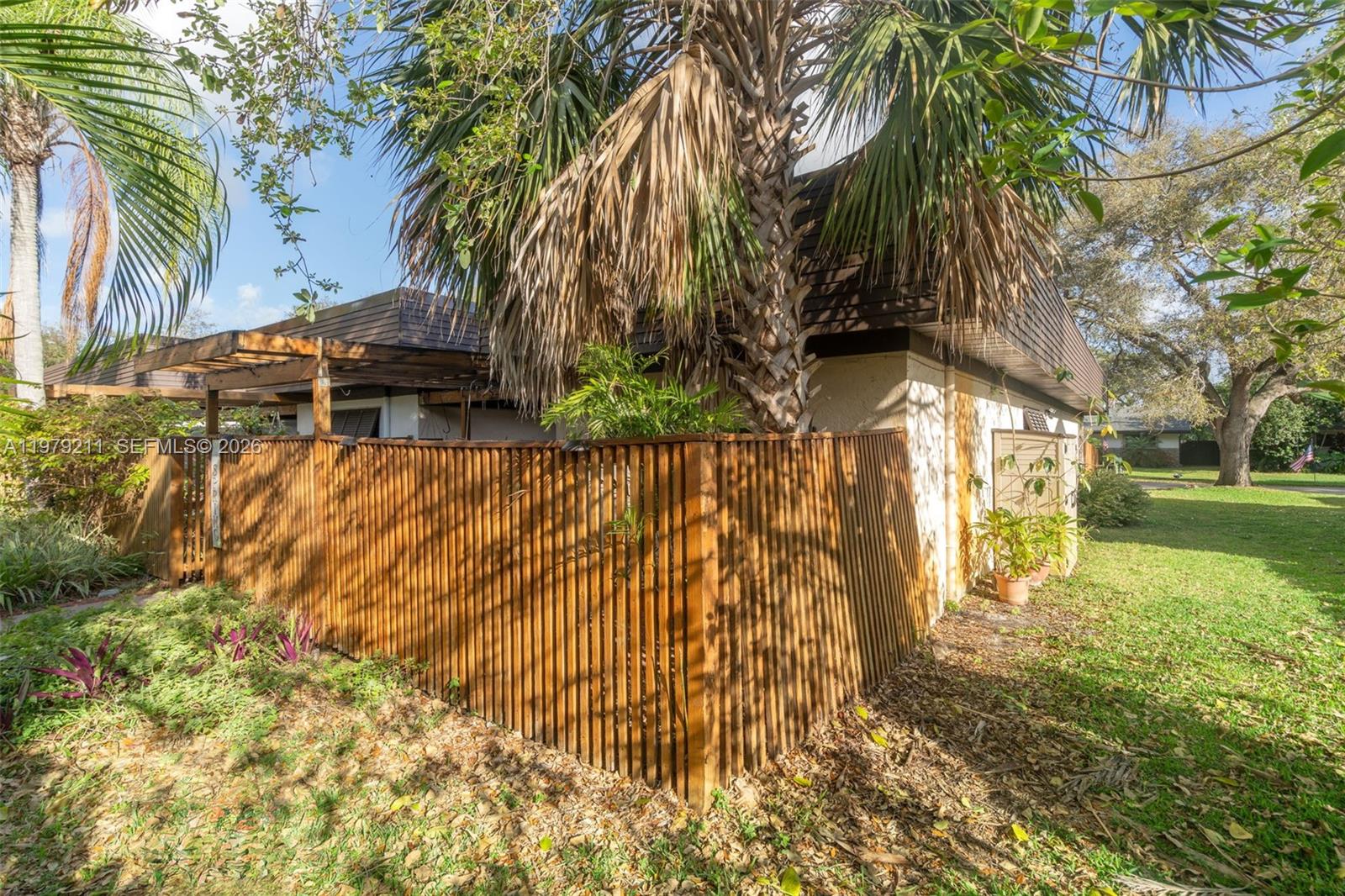 HOLLYWOOD GARDENS - Residential