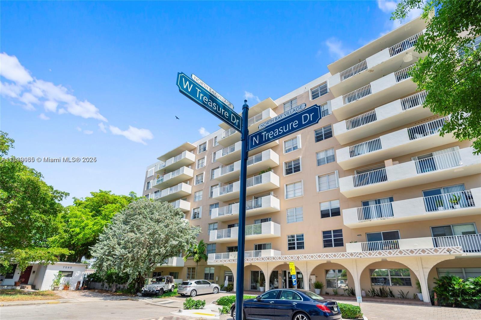 1455 N Treasure Dr 3R