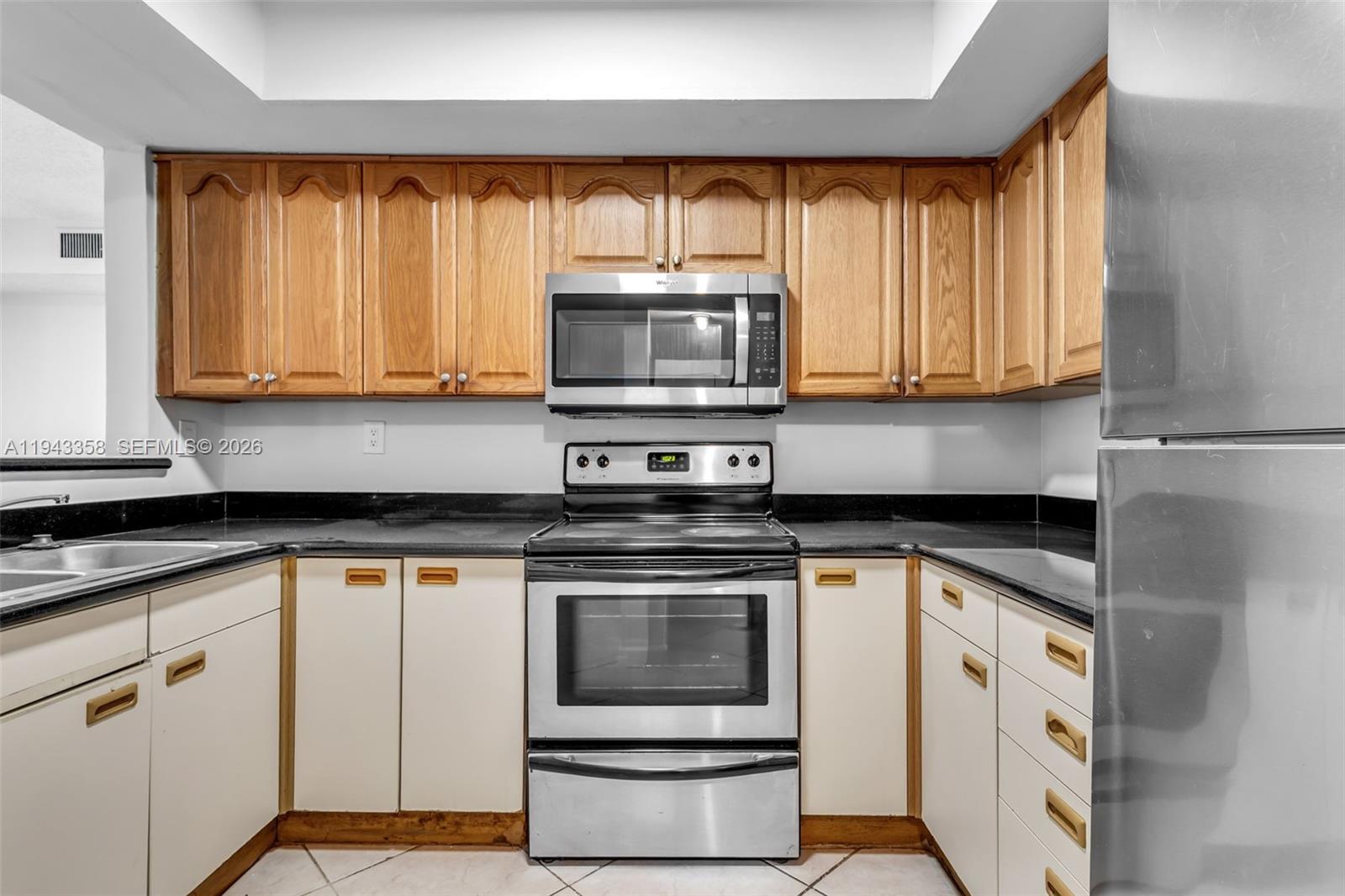 KENLAND POINTE CONDO II - Residential