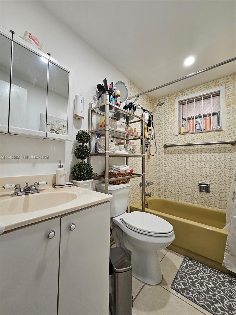 MADRID TERRACE CONDO - Residential