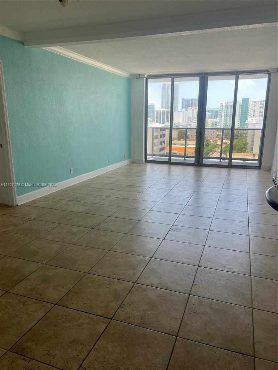 Stunning 2 Bed, 2 Bath Condo – Steps from the Beach!
Live the coastal lifestyle in this beautifully maintained condo featuring amazing ocean and city views. Just steps from the beach and within walking distance to shopping centers, markets, and more.