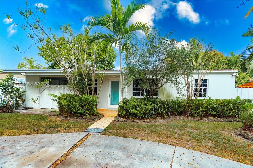 3 bedroom, 1 bath single- family home located in the highly desirable casa Grande Subdivision in Miami. Conveniently situated near major roads, shopping dining, parks, and top schools. A wonderful opportunity for homeowners or investors looking to be in prime central Miami location. "Please send me a text message before calling about the appointment." 305-302-9142