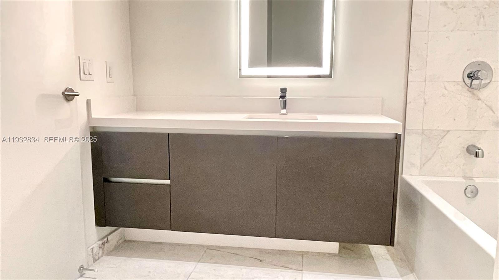 PARAMOUNT MIAMI WORLDCENT - Residential