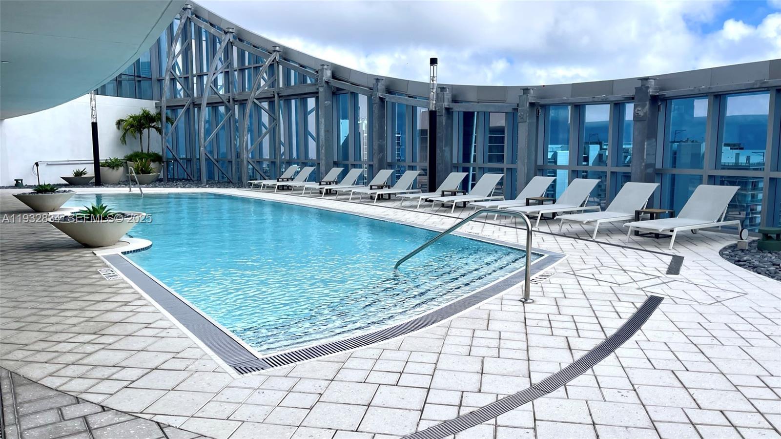 PARAMOUNT MIAMI WORLDCENT - Residential