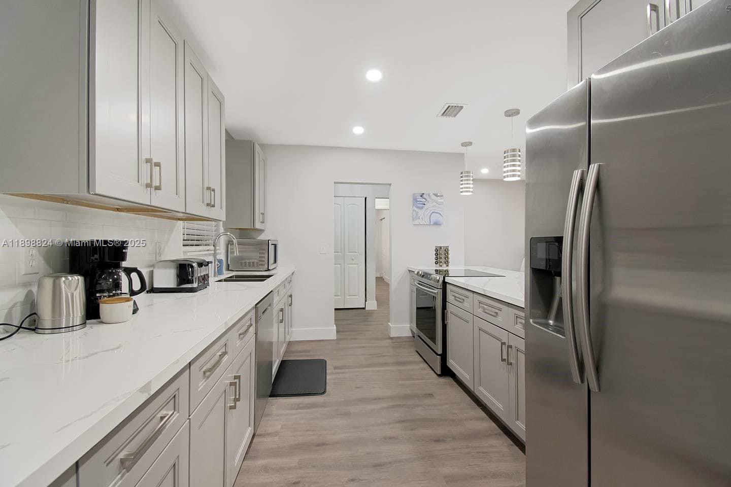 GULFSTREAM ESTATES NO 3 - Residential Lease