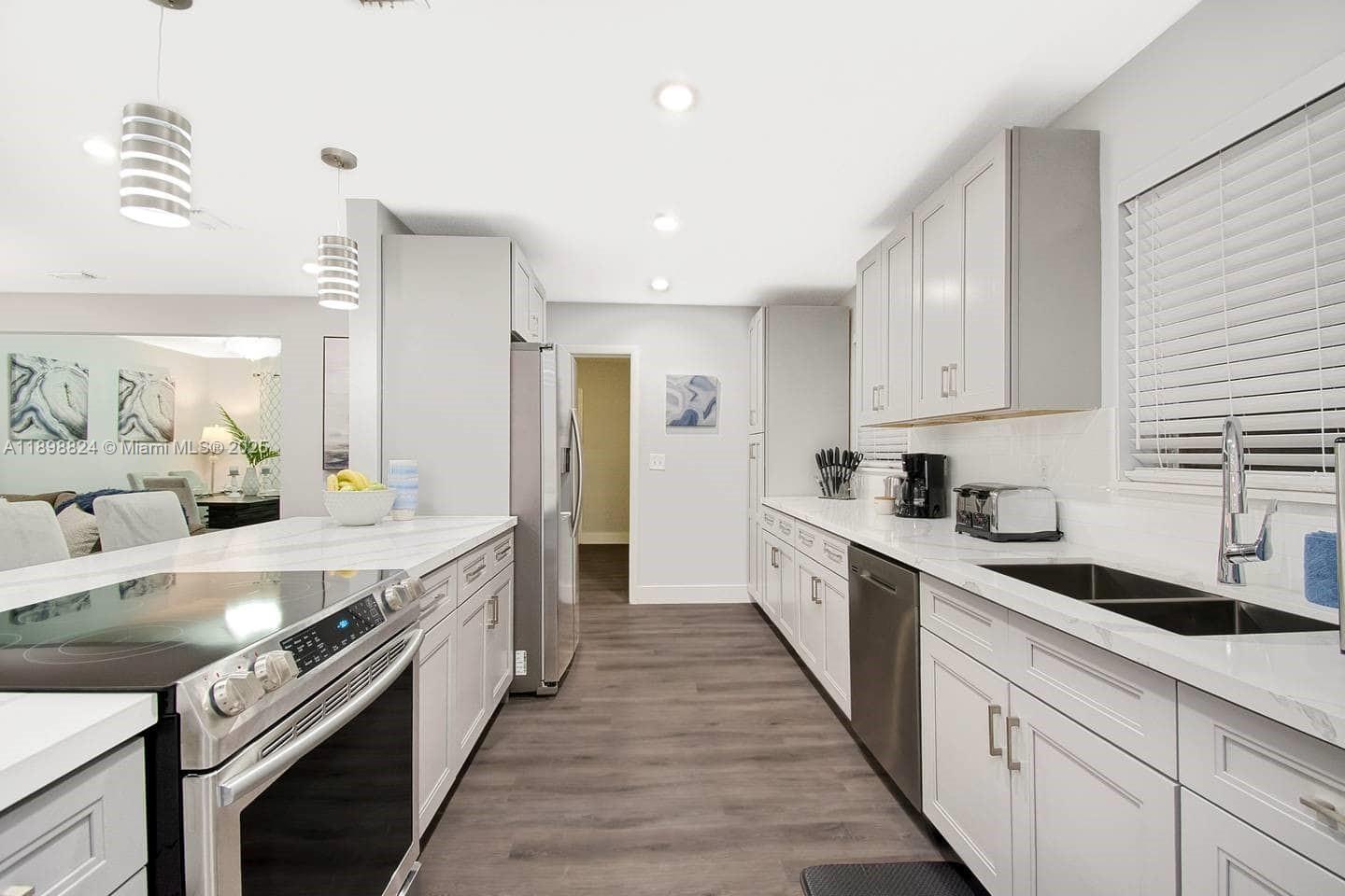 GULFSTREAM ESTATES NO 3 - Residential Lease