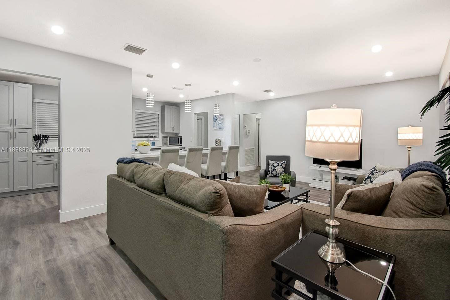 GULFSTREAM ESTATES NO 3 - Residential Lease