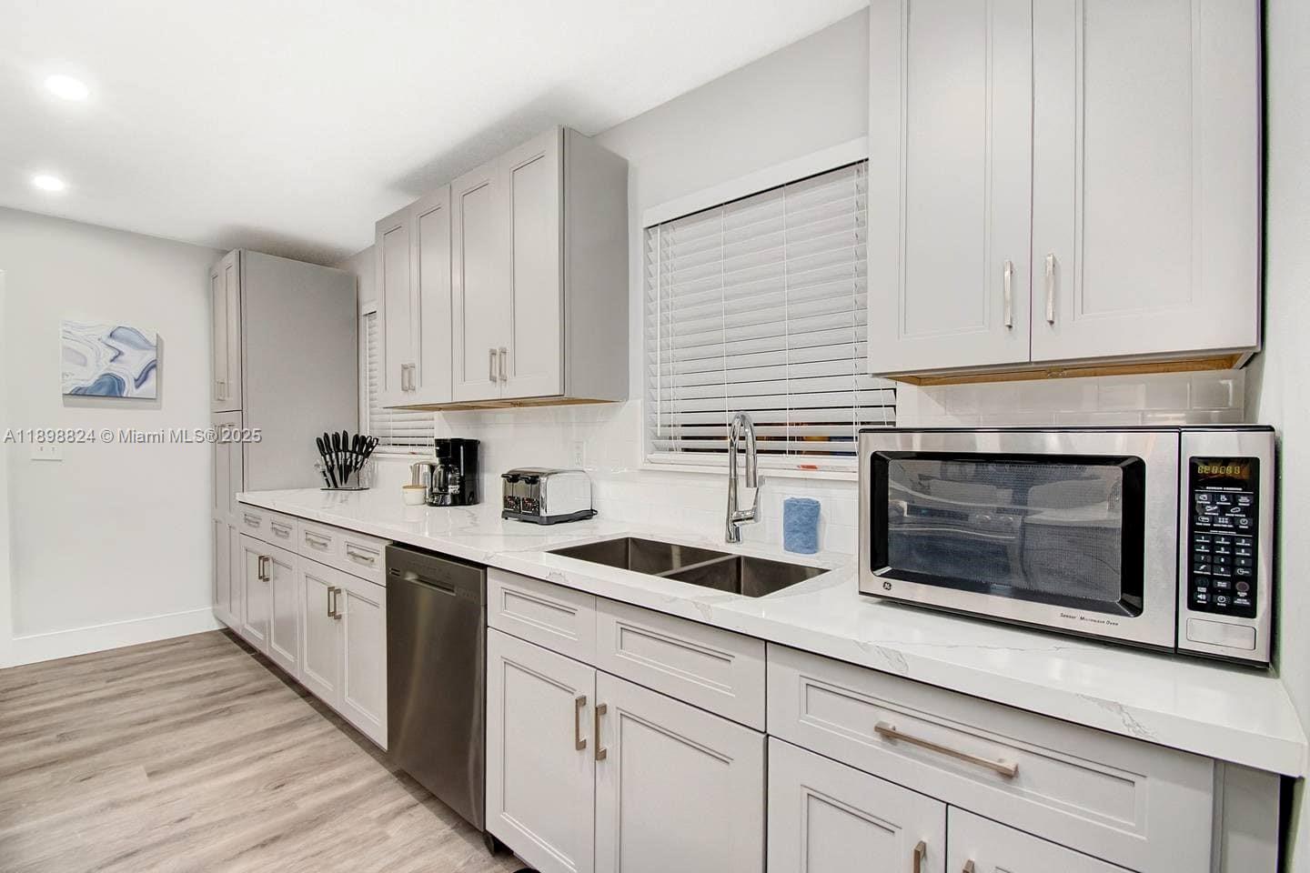 GULFSTREAM ESTATES NO 3 - Residential Lease