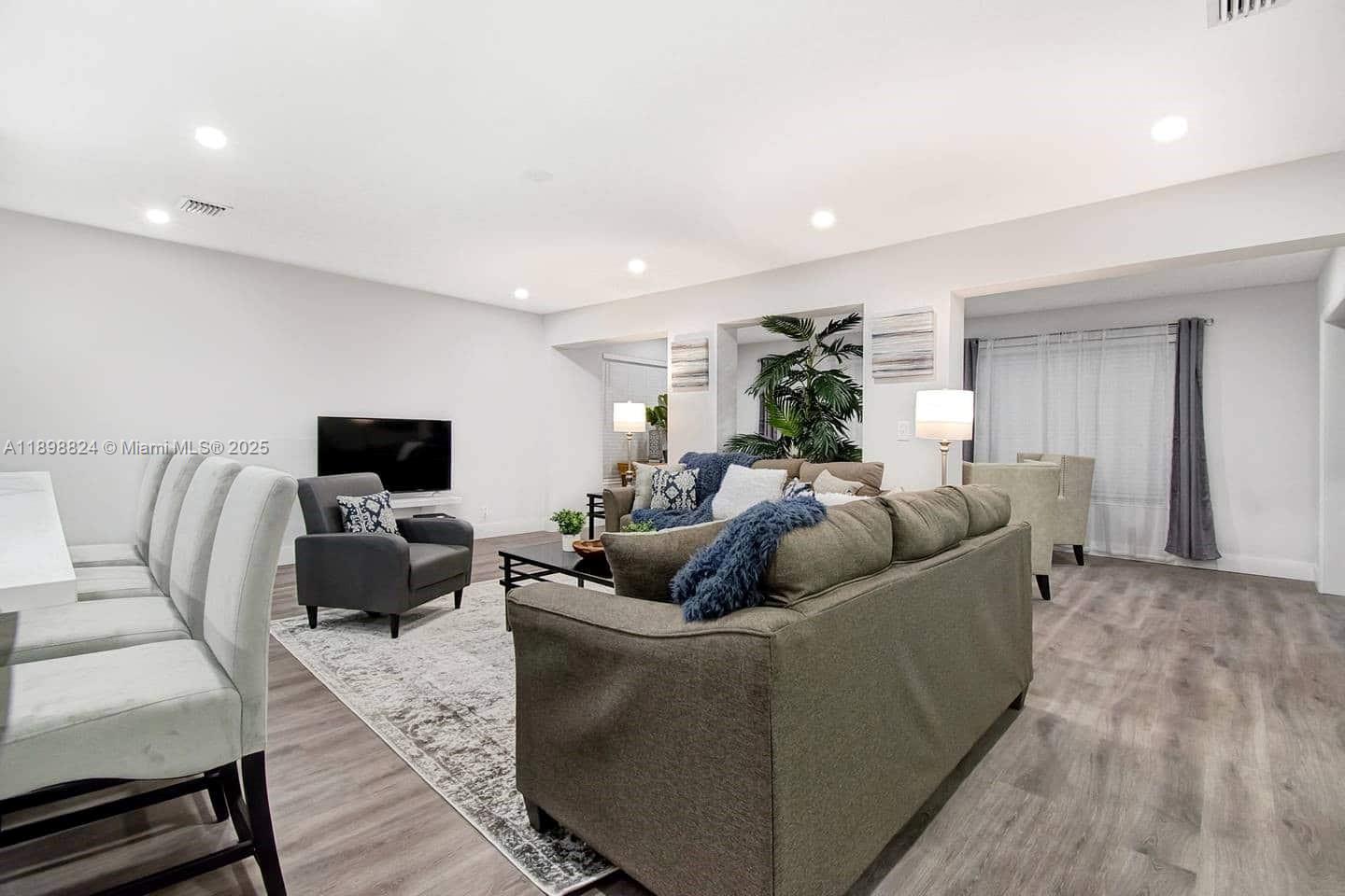 GULFSTREAM ESTATES NO 3 - Residential Lease