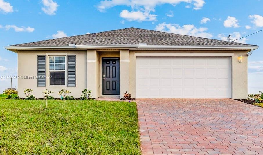 New home in LaBelle, FL. One-story single-family home, four bedrooms, two bathrooms, and two car garages.
This property offers fence and it does not have carpet.