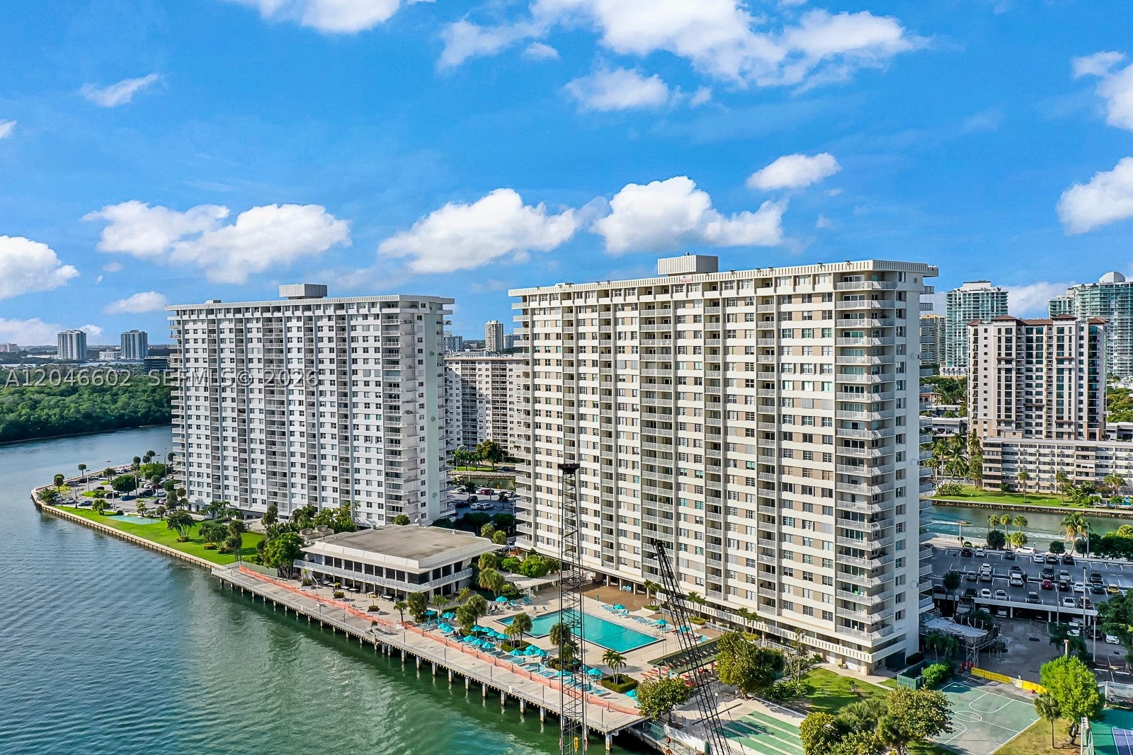 300 Bayview Dr 1709