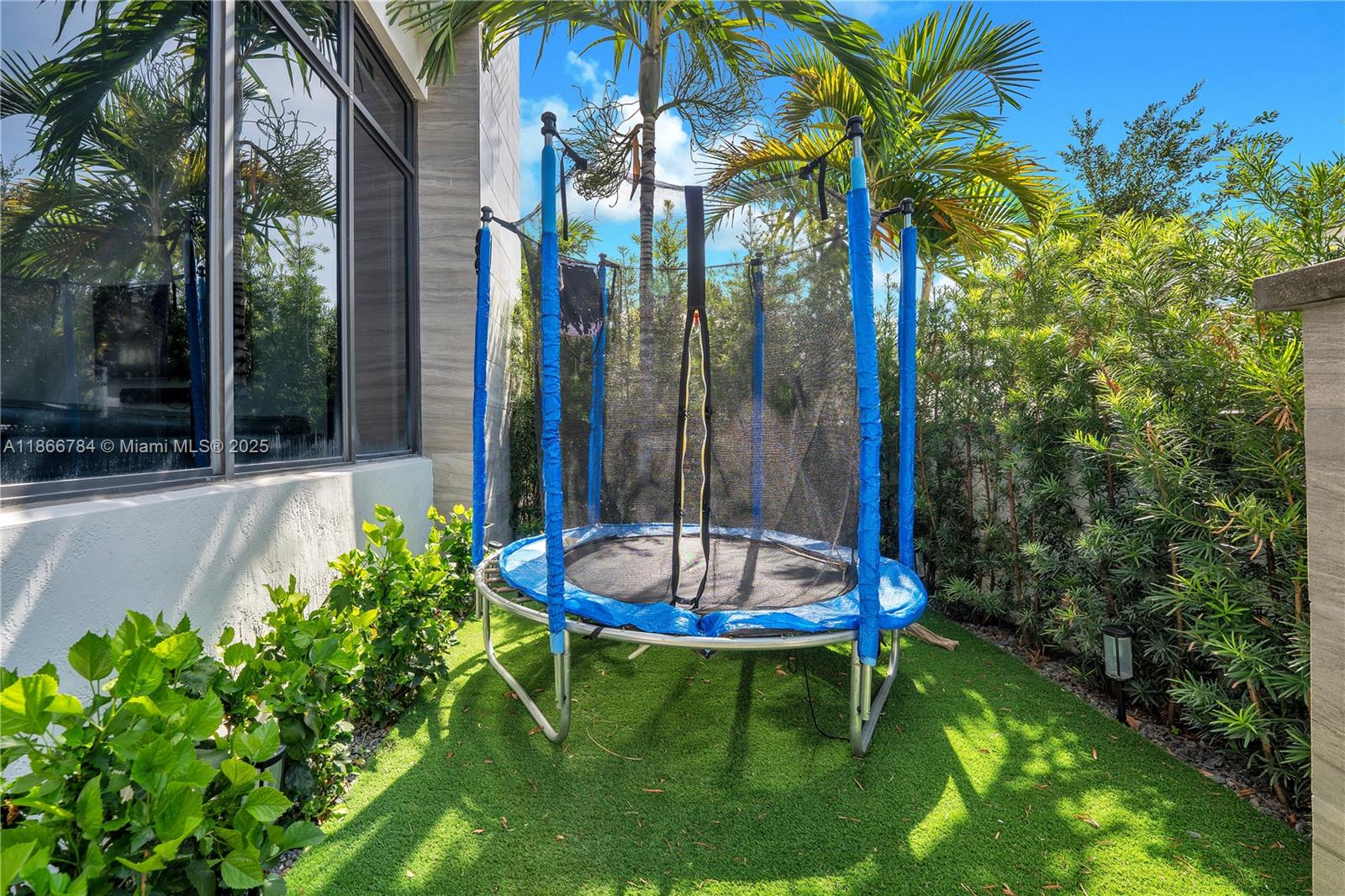 DOWNTOWN DORAL SOUTH PHAS - Residential Lease