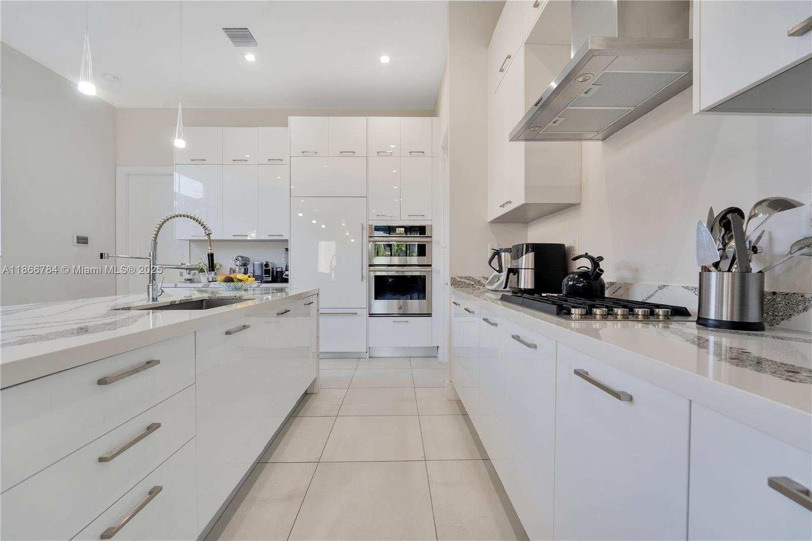 DOWNTOWN DORAL SOUTH PHAS - Residential Lease