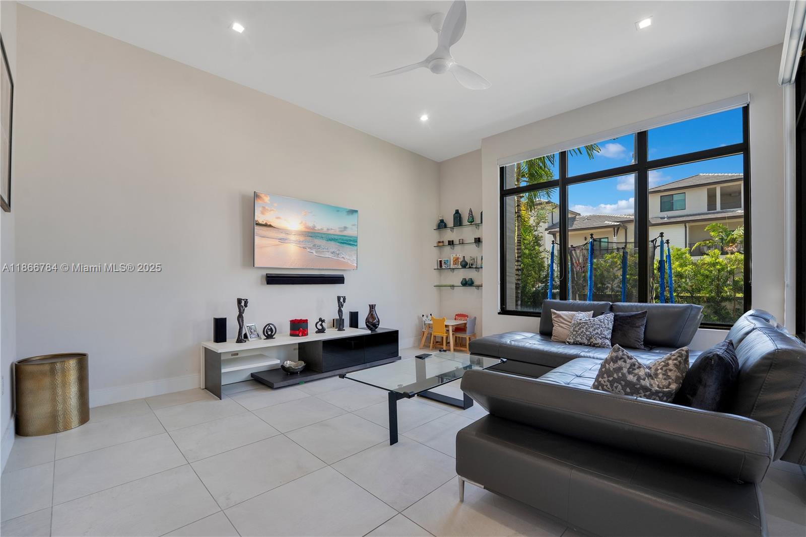 DOWNTOWN DORAL SOUTH PHAS - Residential Lease