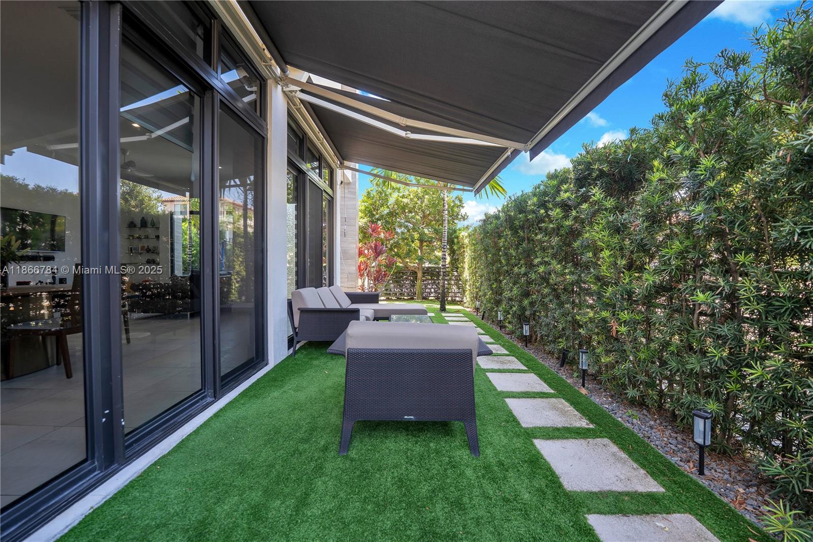 DOWNTOWN DORAL SOUTH PHAS - Residential Lease