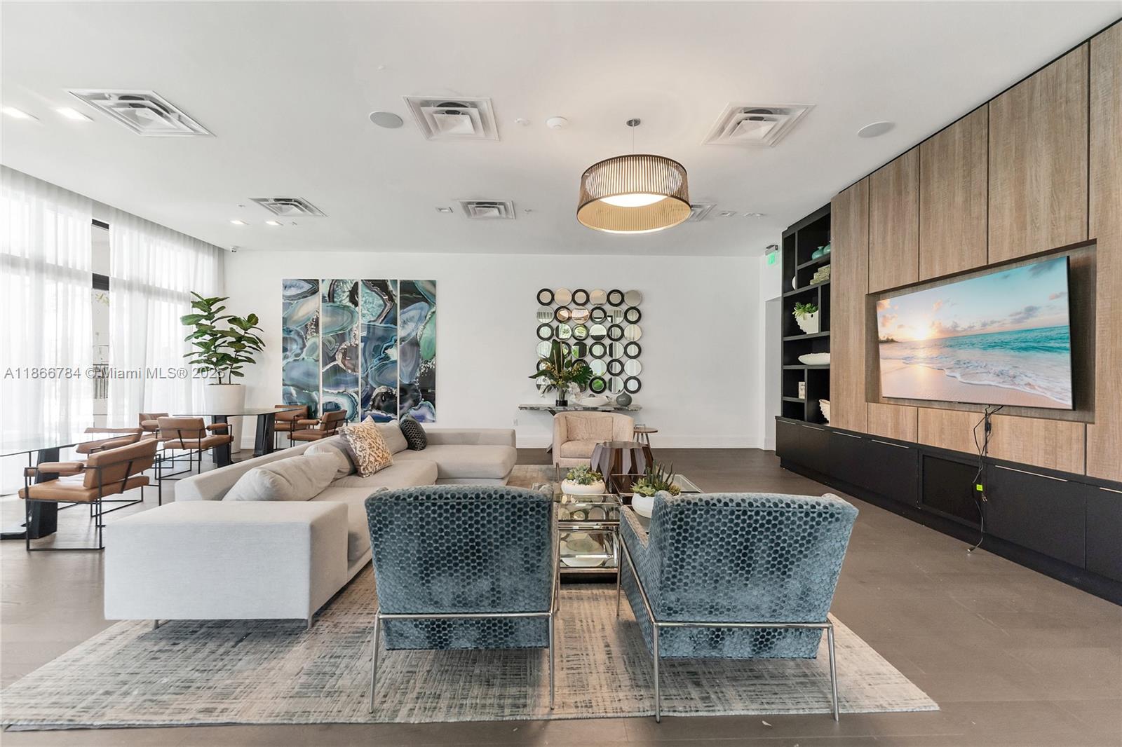 DOWNTOWN DORAL SOUTH PHAS - Residential Lease