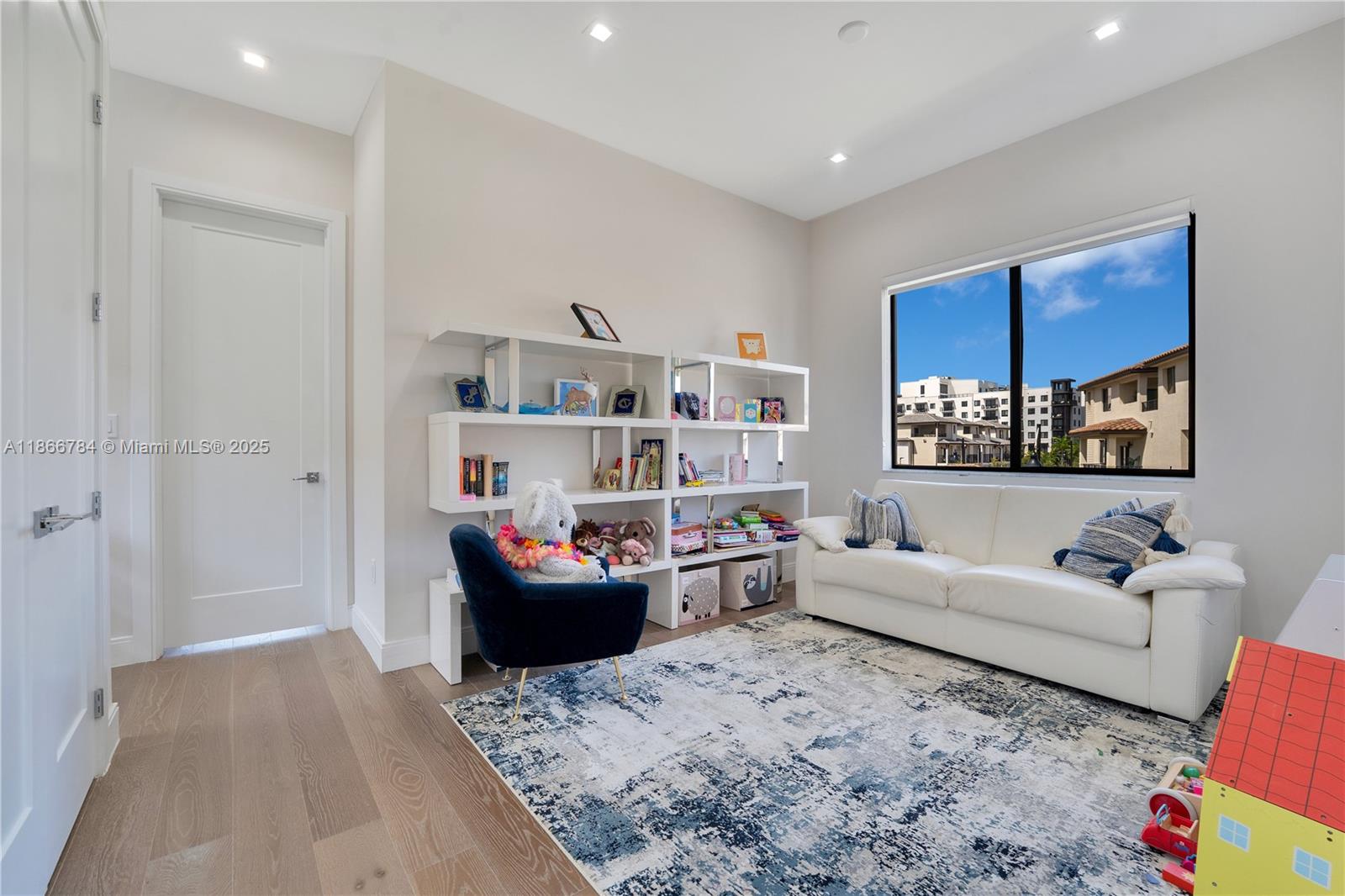 DOWNTOWN DORAL SOUTH PHAS - Residential Lease