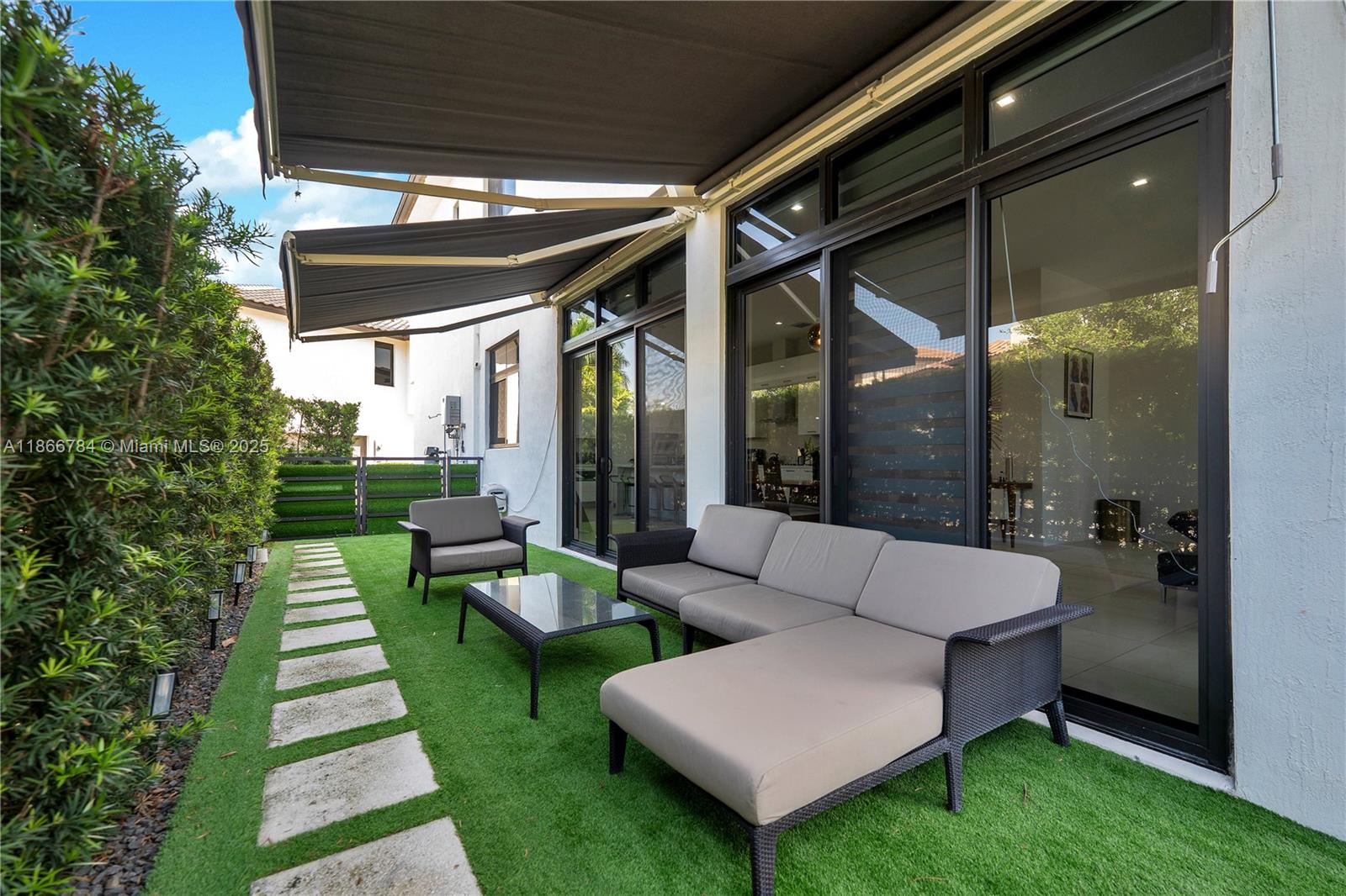 DOWNTOWN DORAL SOUTH PHAS - Residential Lease