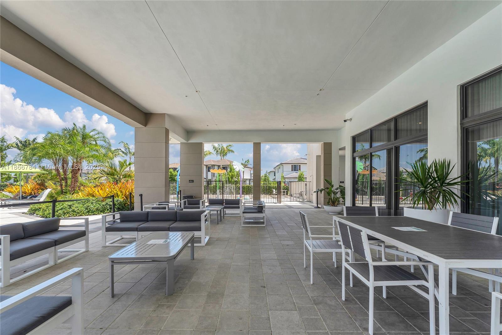 DOWNTOWN DORAL SOUTH PHAS - Residential Lease