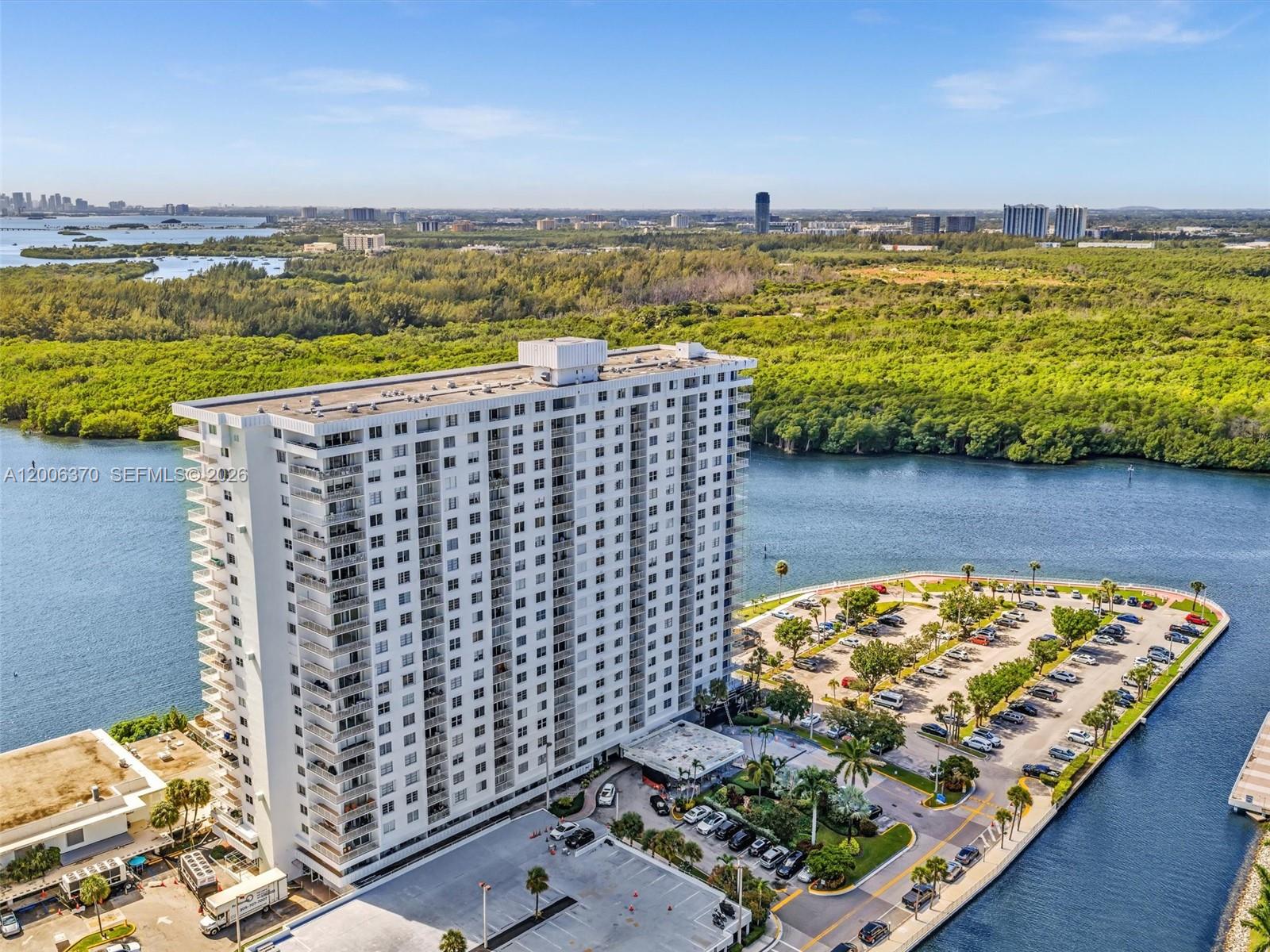 ARLEN HOUSE WEST CONDO - Residential