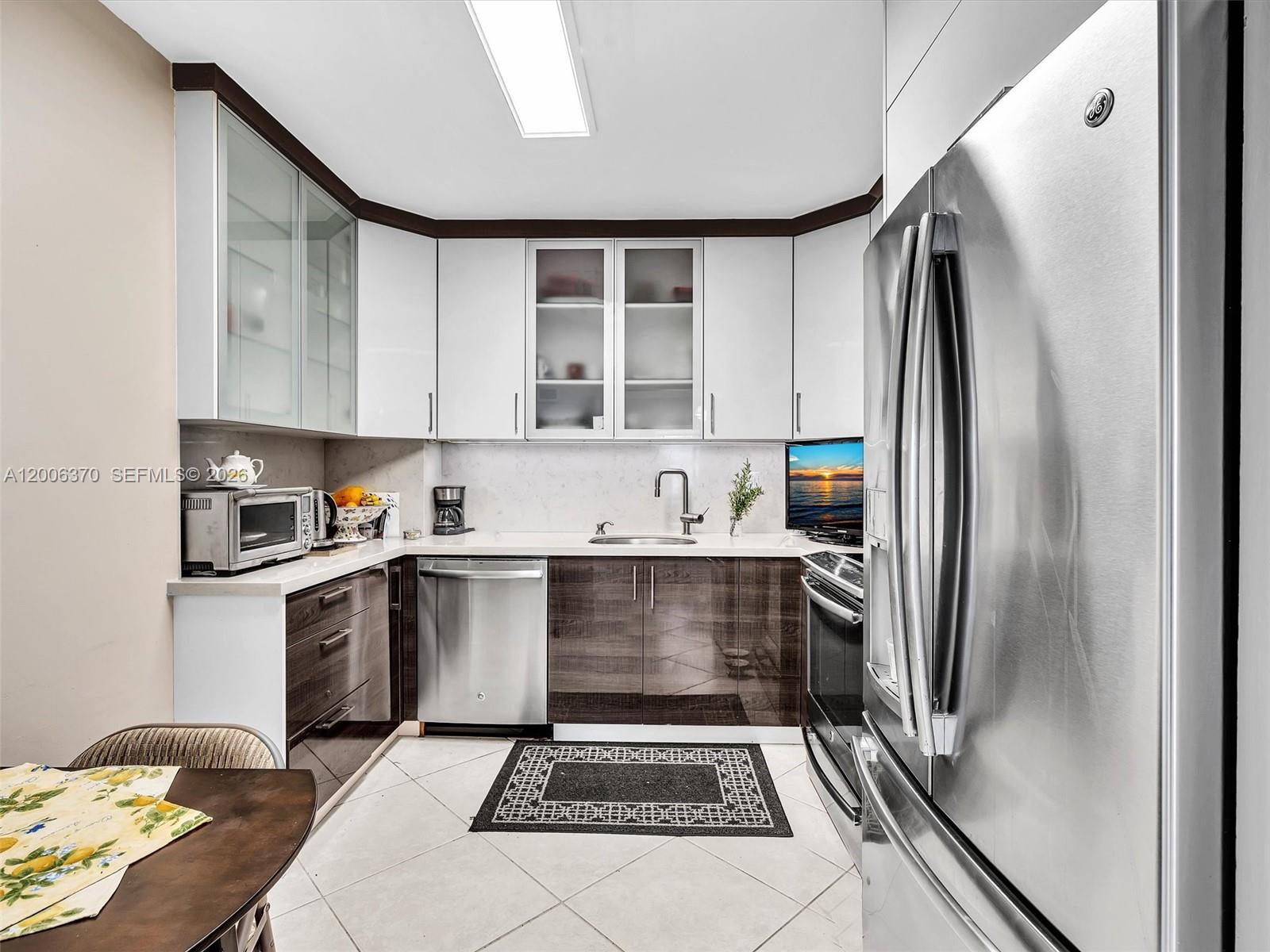 ARLEN HOUSE WEST CONDO - Residential