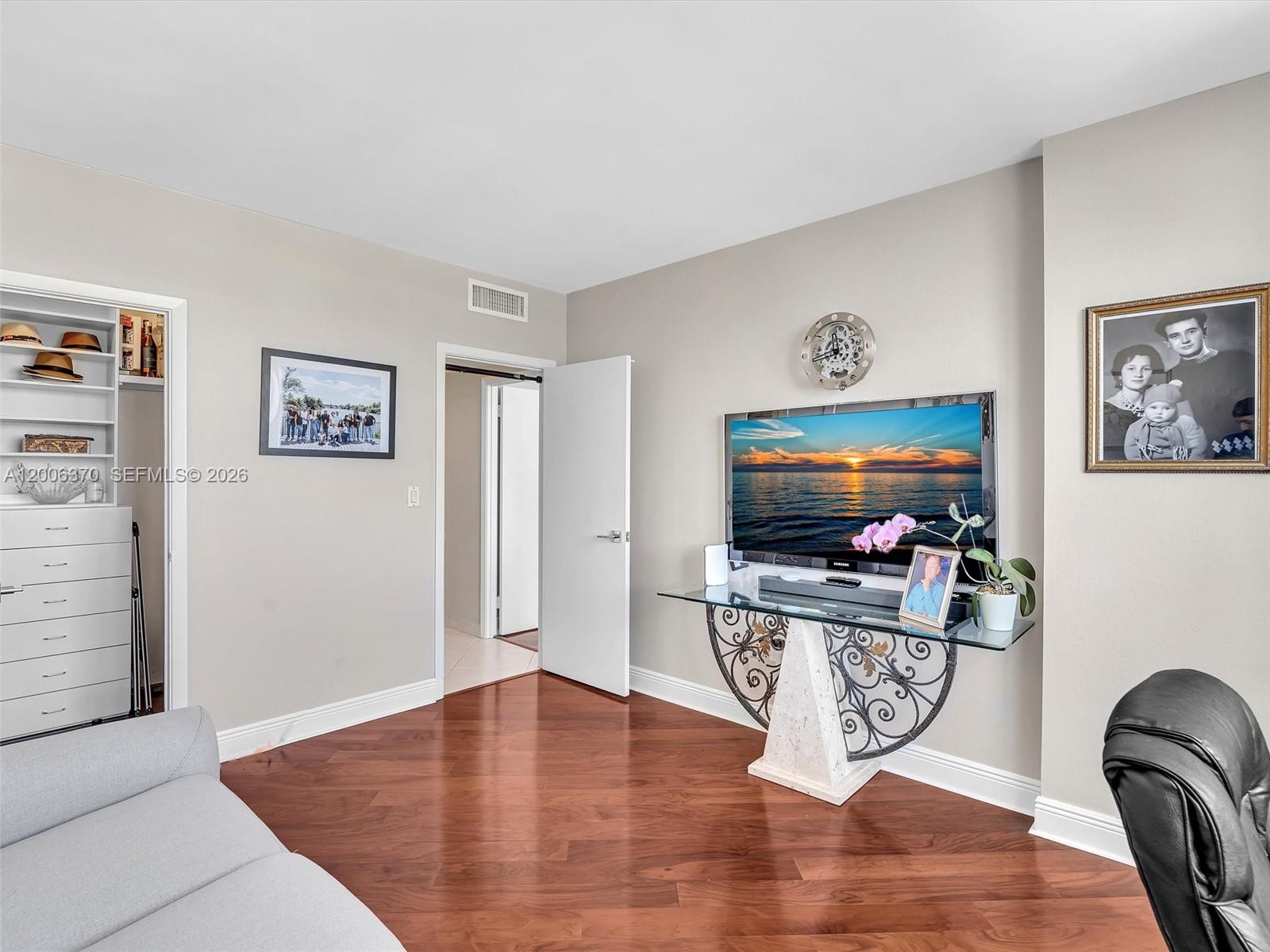 ARLEN HOUSE WEST CONDO - Residential