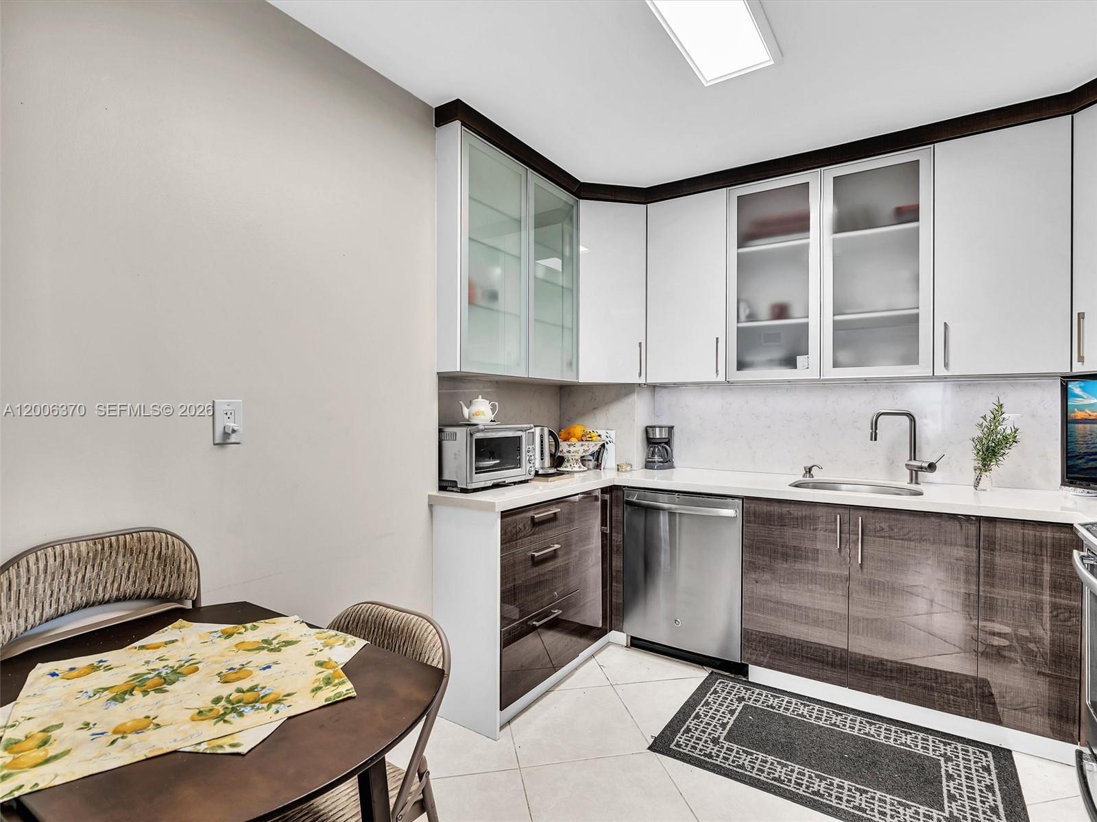 ARLEN HOUSE WEST CONDO - Residential