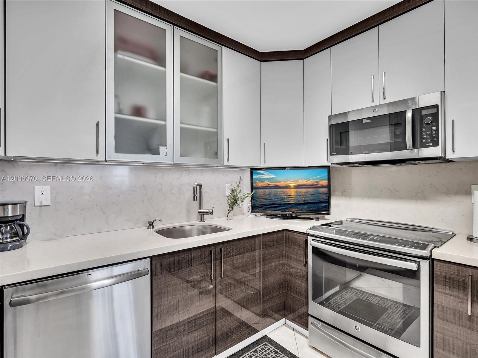 ARLEN HOUSE WEST CONDO - Residential