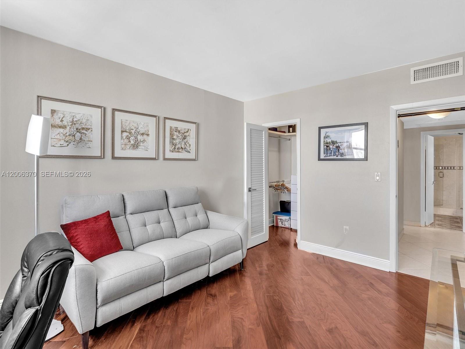 ARLEN HOUSE WEST CONDO - Residential