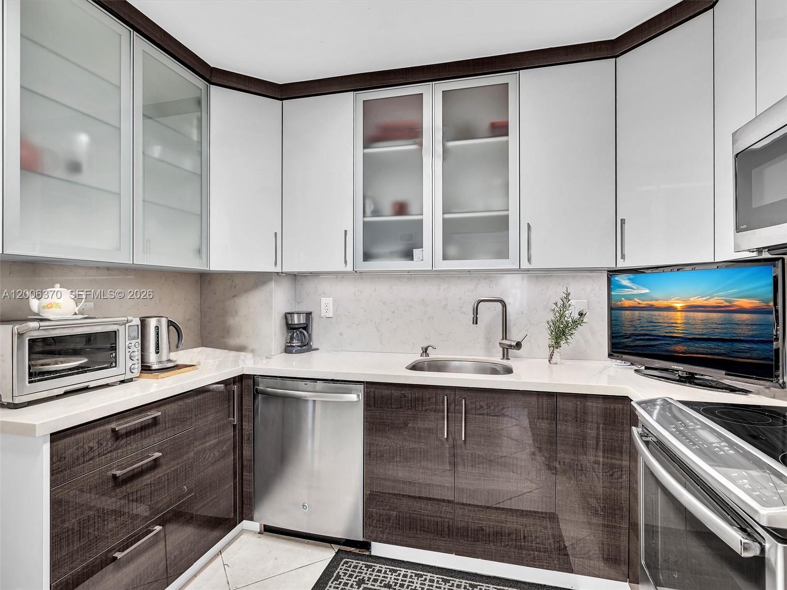 ARLEN HOUSE WEST CONDO - Residential