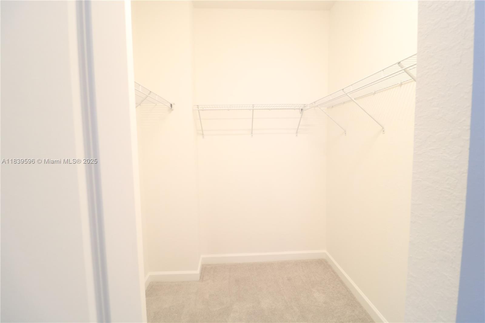 PARADISE PINES - Residential