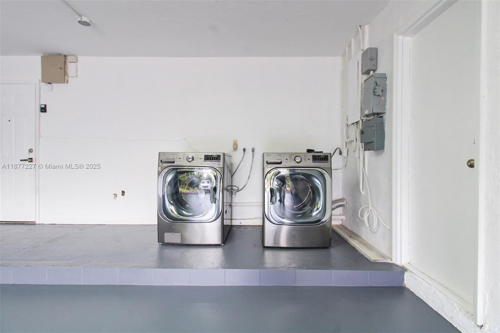 CHAMBERS LAND CO SUB SE1/ - Residential Lease