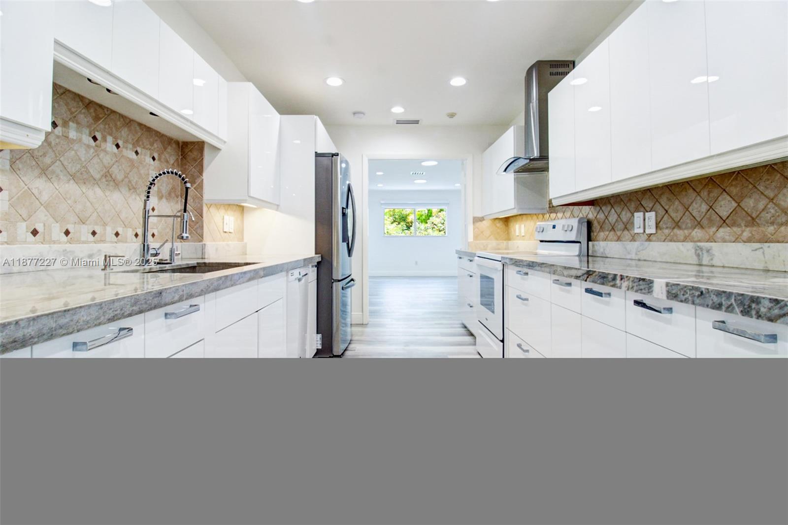 CHAMBERS LAND CO SUB SE1/ - Residential Lease