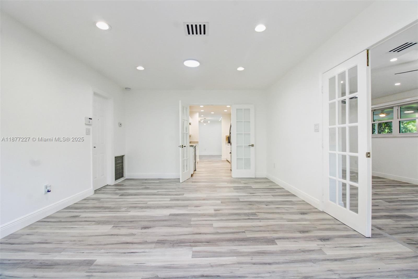 CHAMBERS LAND CO SUB SE1/ - Residential Lease